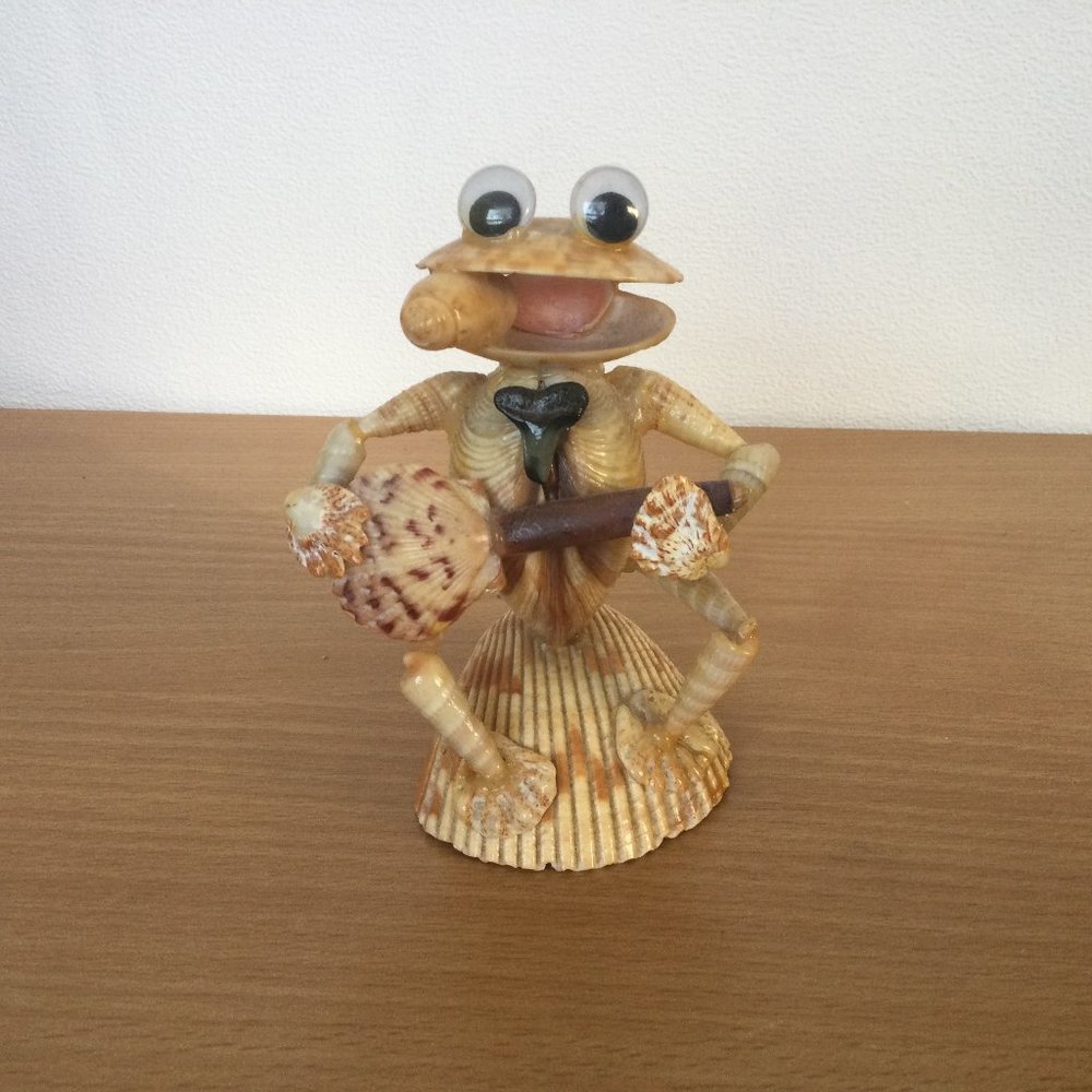 Unique Frog playing music figurine sea shells craft small